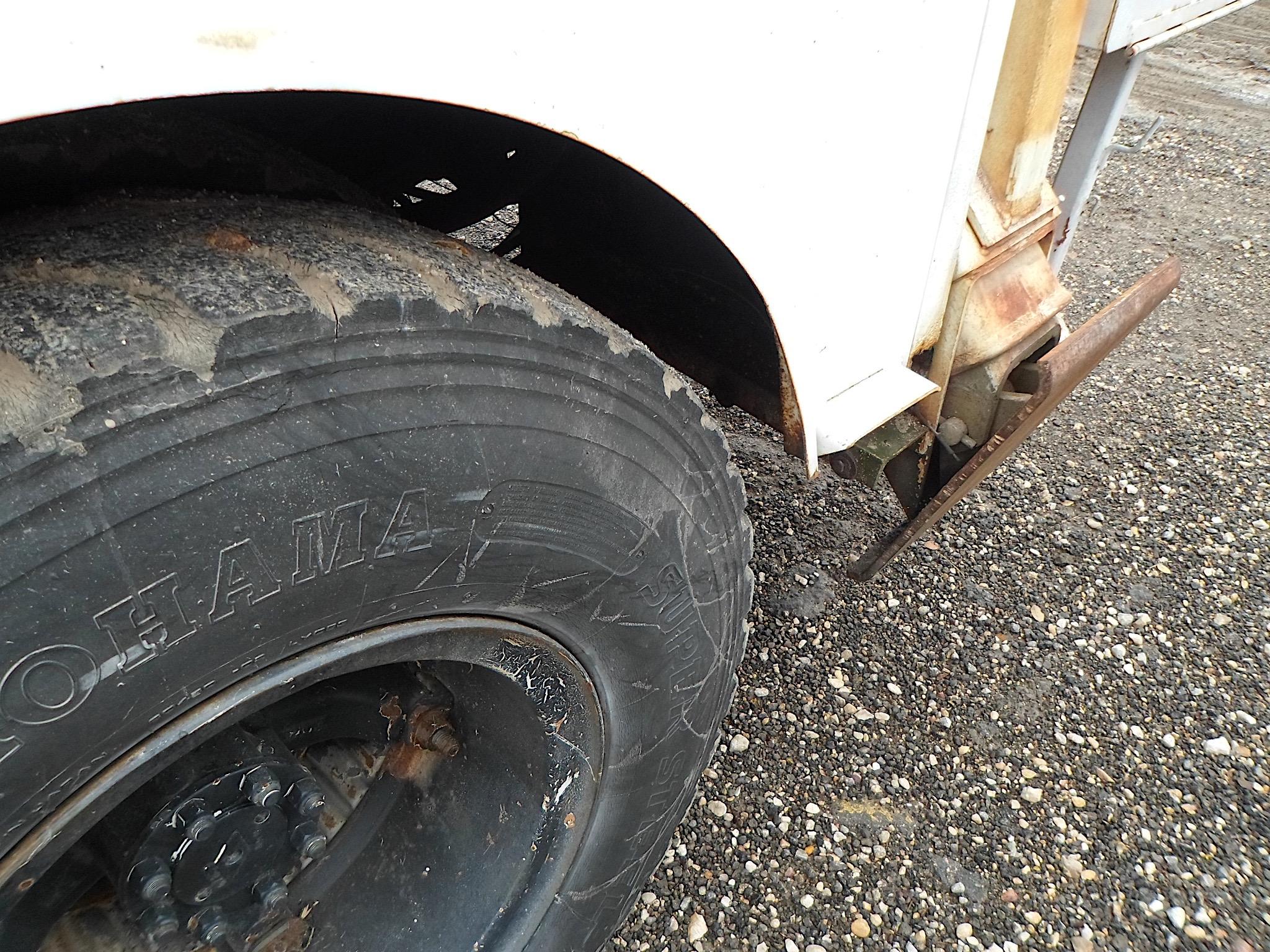 1989 IH BUCKET TRUCK (VIN # 1HTLDZZP5KH662685) (SHOWING APPX 153,529 MILES, UP TO BUYER TO DO THEIR