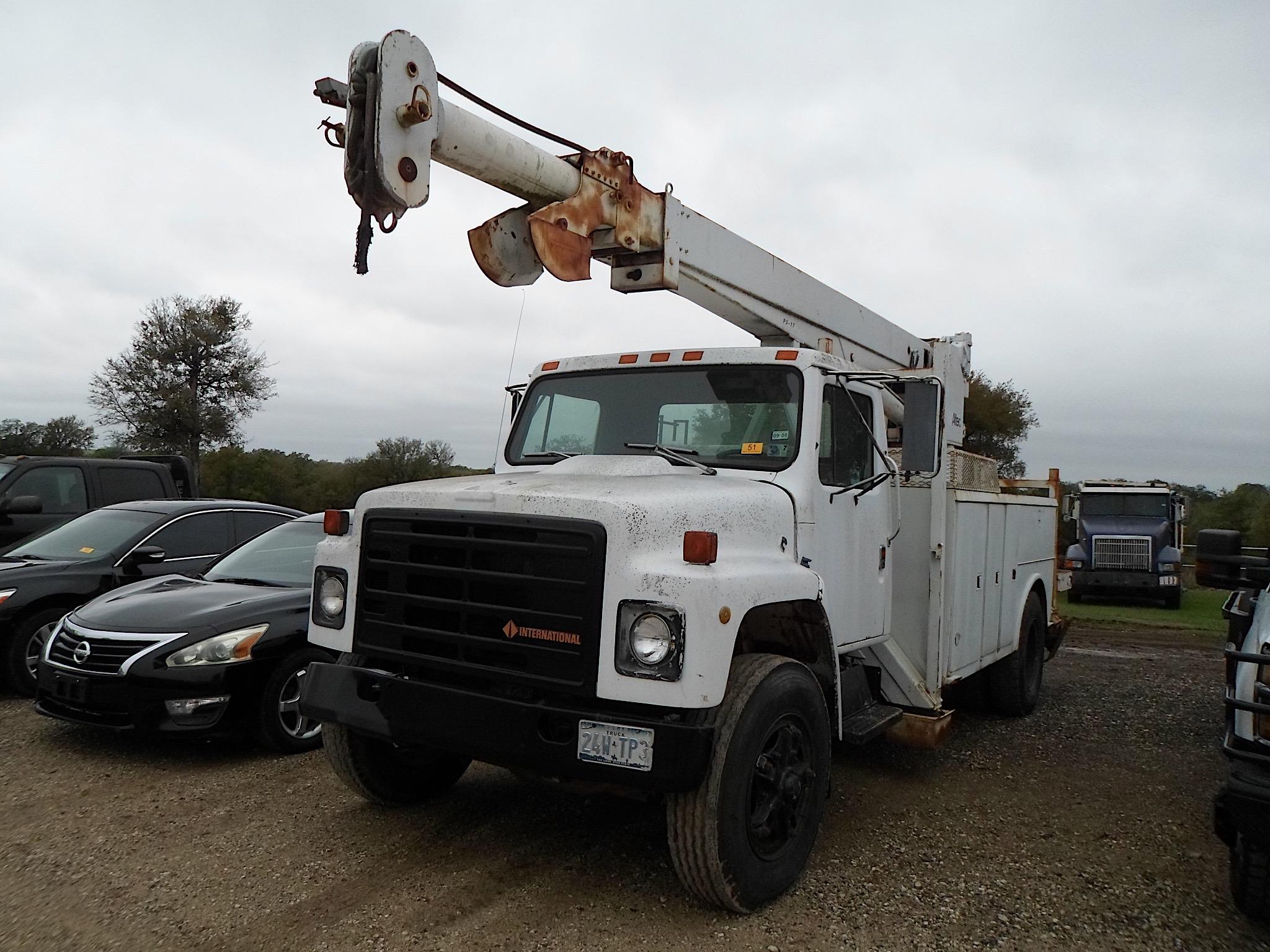 1989 IH BUCKET TRUCK (VIN # 1HTLDZZP5KH662685) (SHOWING APPX 153,529 MILES, UP TO BUYER TO DO THEIR