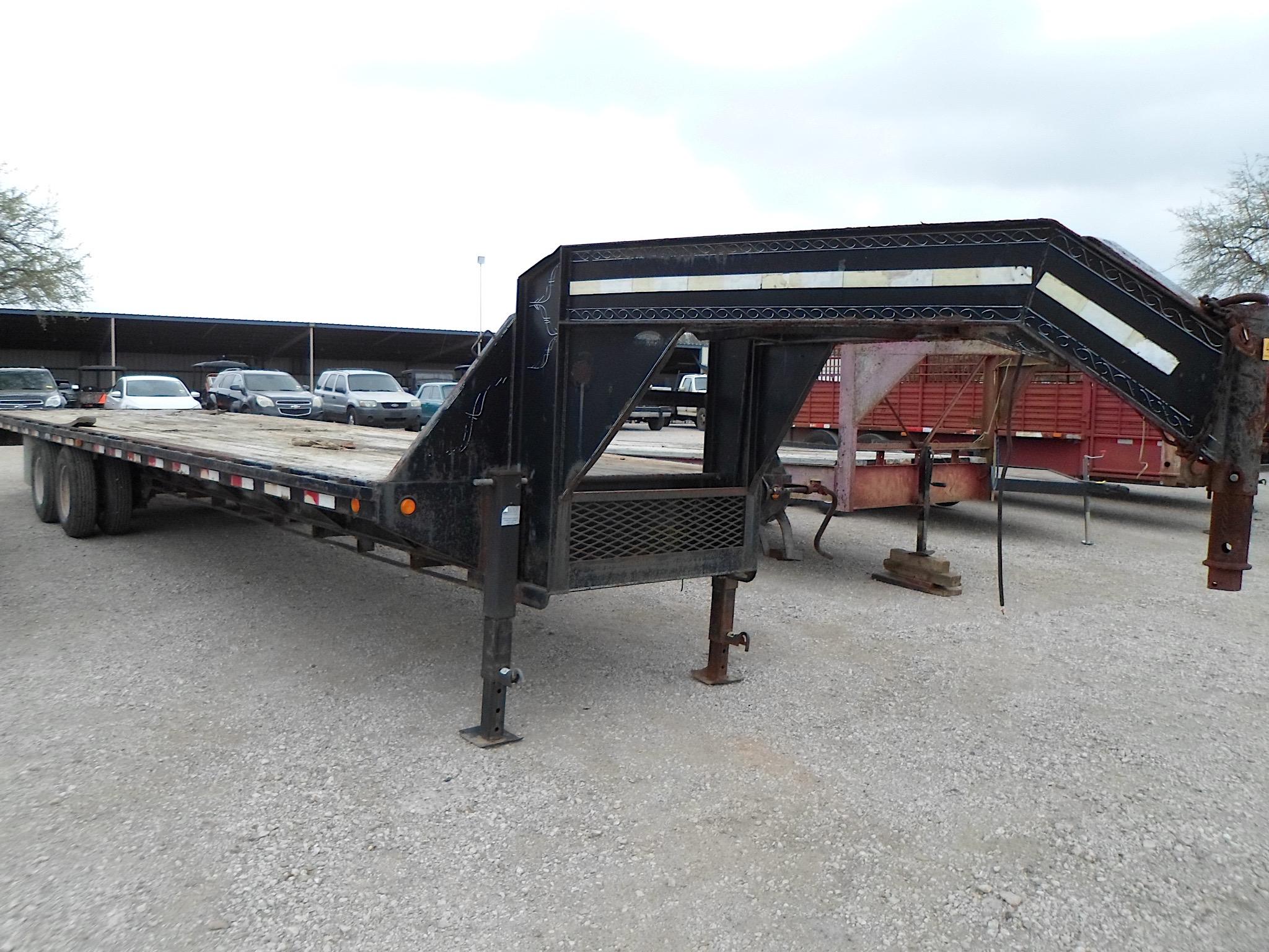 2006 PJ 32' GOOSENECK TANDEM DUAL TRAILER (VIN # 4P5GN322361080886) (TITLE ON HAND AND WILL BE MAILE