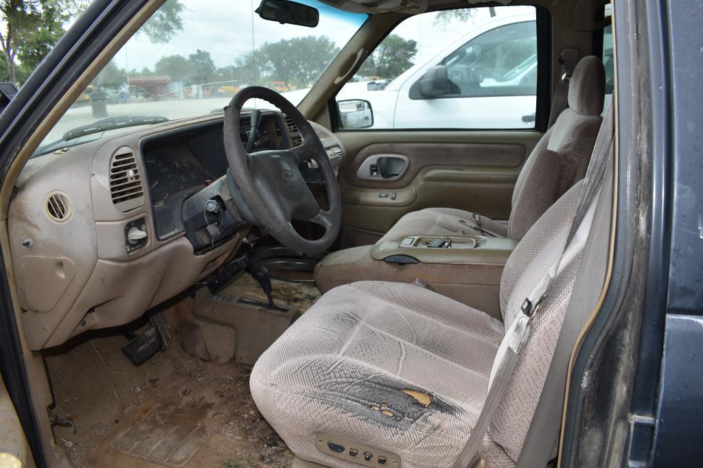 1995 CHEVROLET 3500 PICKUP (NOT RUNNING) (VIN # 1GCHK33KXSF006139) (SHOWING APPX 281,421 MILES, UP T