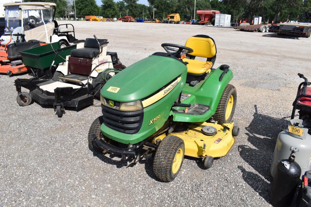 JD X500 RIDING MOWER (SERIAL # M0X500C030505) (K)