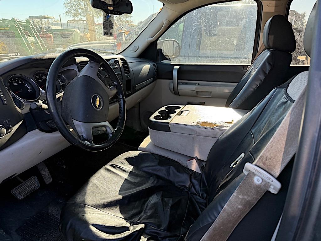 2007 CHEVROLET PICKUP (VIN # 2GCEC13J271653838) (SHOWING APPX 324,109 MILES, UP TO THE BUYER TO DO T