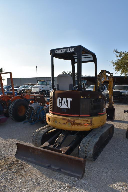 CAT 303CR MINI EXCAVATOR (SERIAL # DMA04293) (SHOWING APPX 2,830 HOURS, UP TO THE BUYER TO DO THEIR
