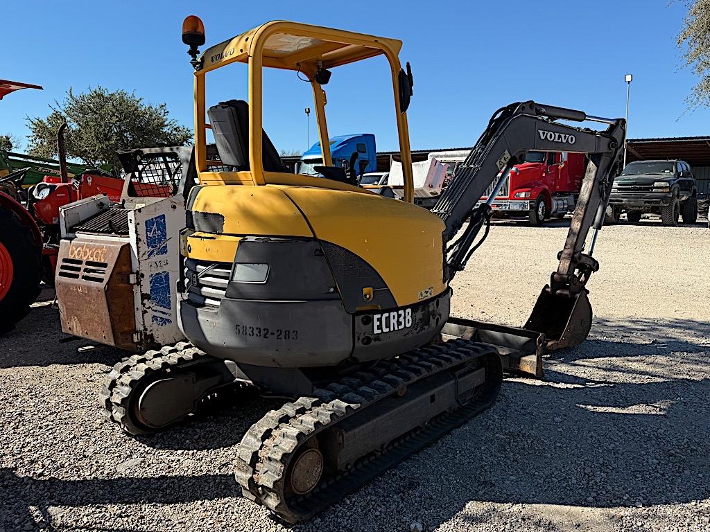 VOLVO ECR38 EXCAVATOR (SERIAL # VCECR380A00011712) (SHOWING APPX 1,197 HOURS, UP TO THE BUYER TO DO