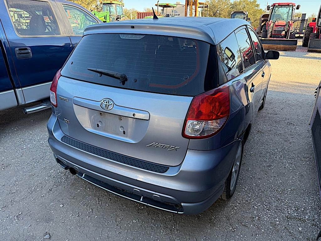 2003 TOYOTA MATRIX (VIN # 2T1KR32E43C062424) (SHOWING APPX 194,631 MILES, UP TO THE BUYER TO DO THEI