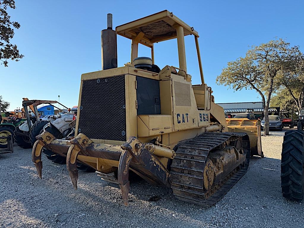 CAT 963 TRACK LOADER W/ RIPPERS (SERIAL # 11200258) (SHOWING APPX 9,608 HOURS, UP TO THE BUYER TO DO