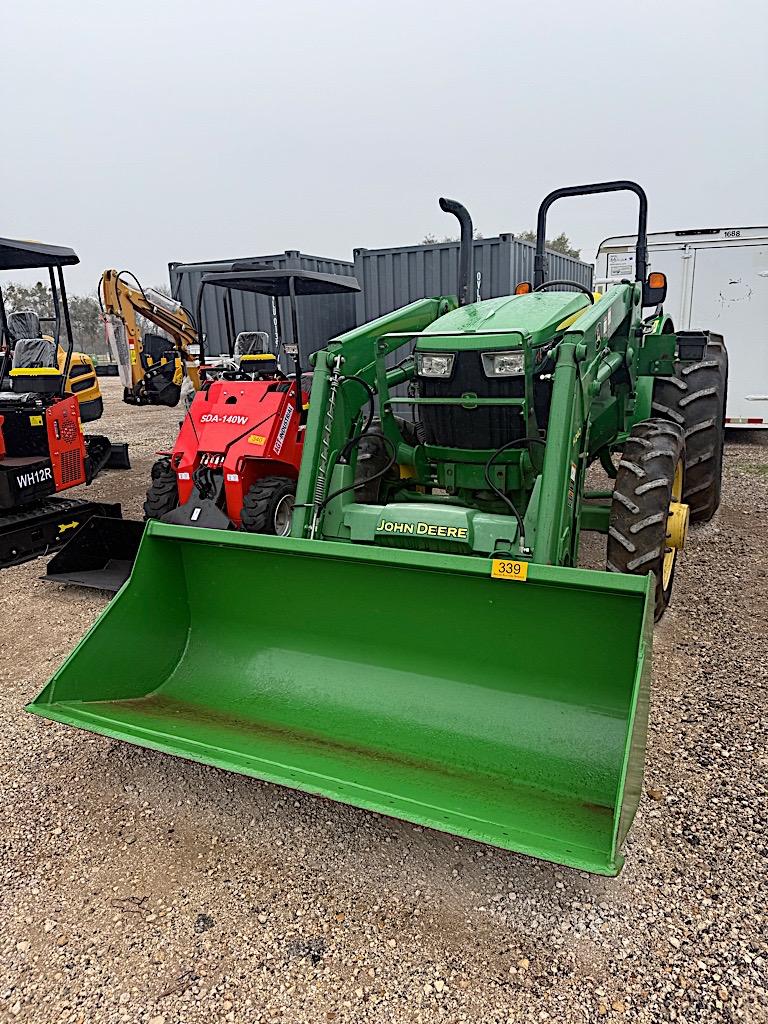 JD 5055E TRACTOR W/ JD H240 LOADER (SERIAL # 1PY5055ELFY110871) (SHOWING APPX 762 HOURS, UP TO THE B