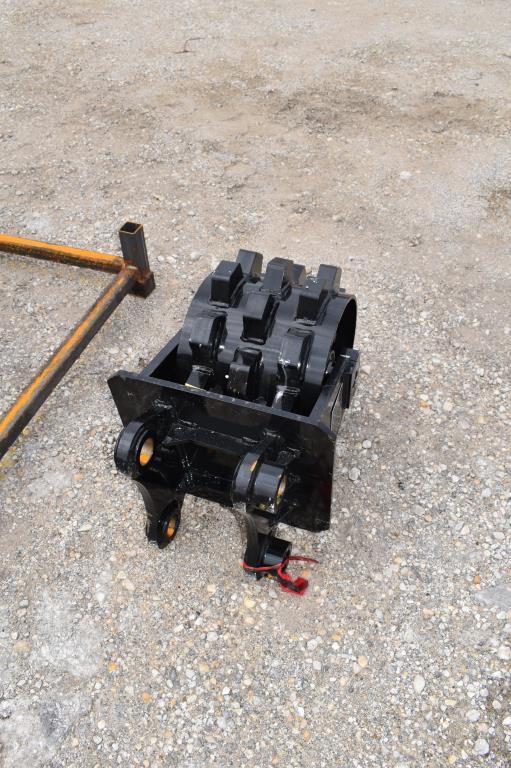 EXCAVATOR SHEEP FOOT PACKER