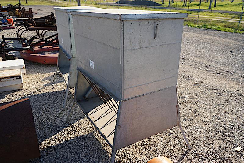 HAY FEEDER