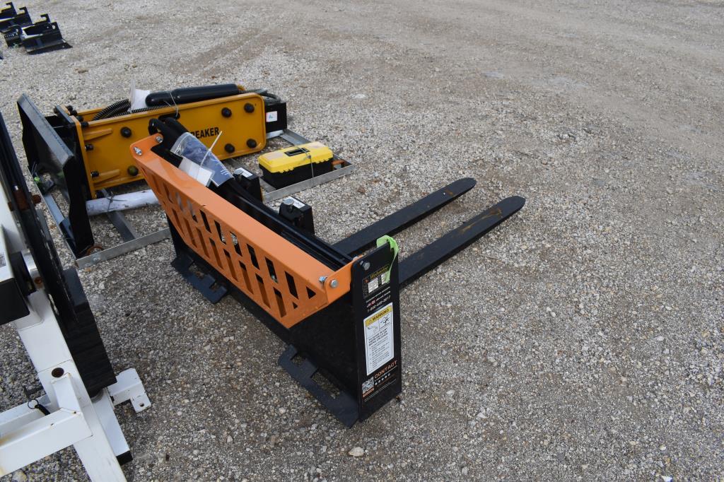 SKID STEER HYDRAULIC PALLET FORK