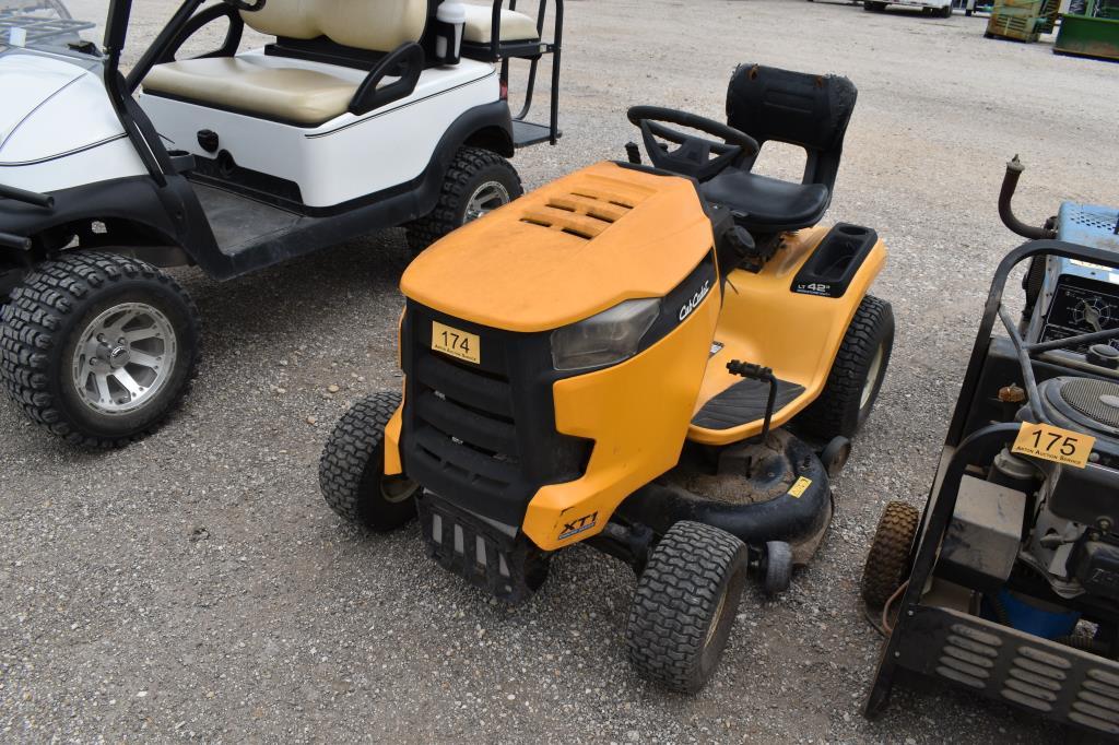 CUB CADET XT1 RIDING MOWER (SERIAL # 1J125H60030) (SHOWING APPX 262 HOURS, UP TO THE BUYER TO DO THE
