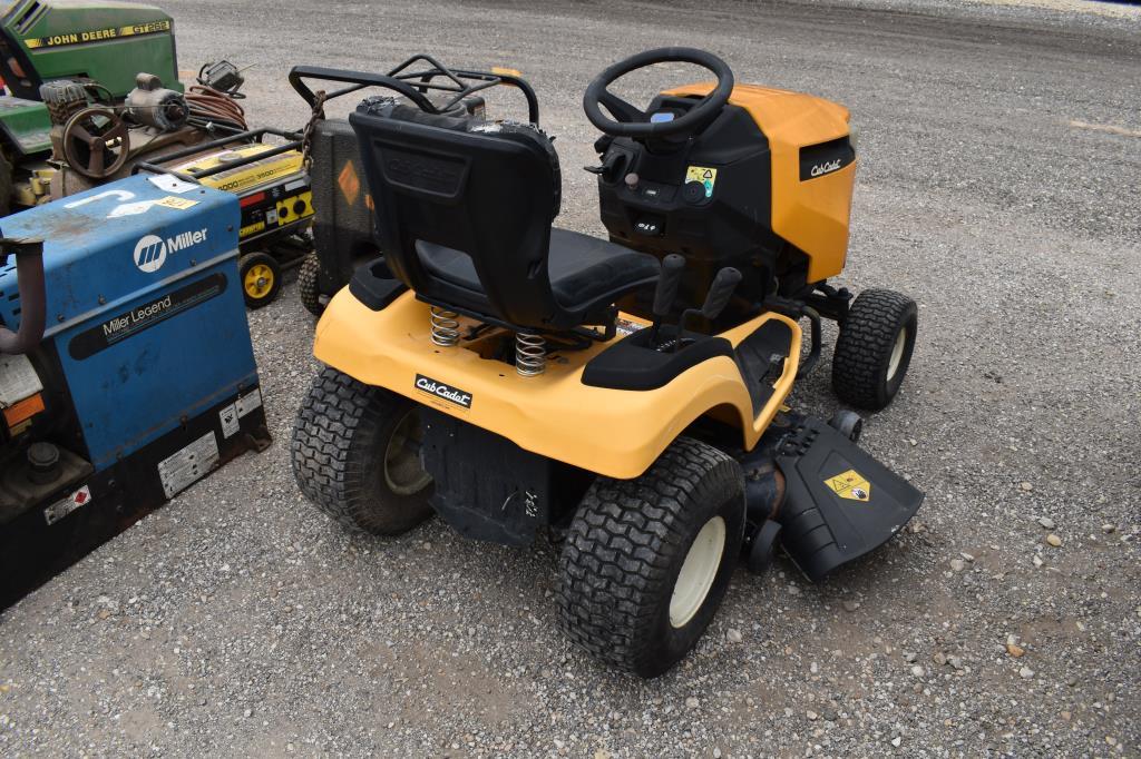 CUB CADET XT1 RIDING MOWER (SERIAL # 1J125H60030) (SHOWING APPX 262 HOURS, UP TO THE BUYER TO DO THE