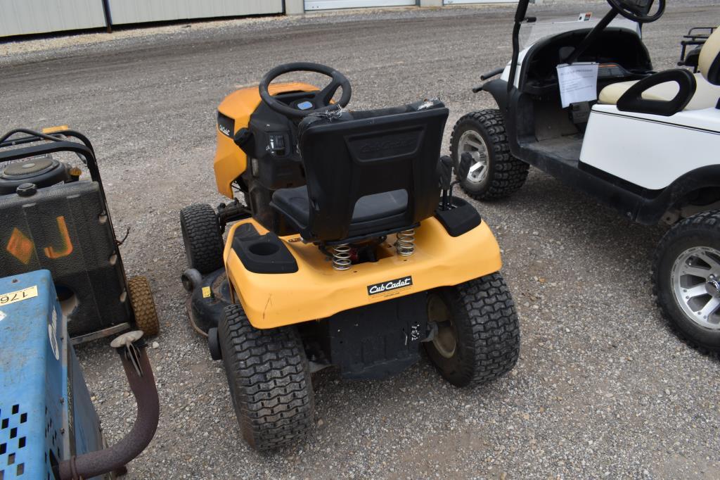 CUB CADET XT1 RIDING MOWER (SERIAL # 1J125H60030) (SHOWING APPX 262 HOURS, UP TO THE BUYER TO DO THE