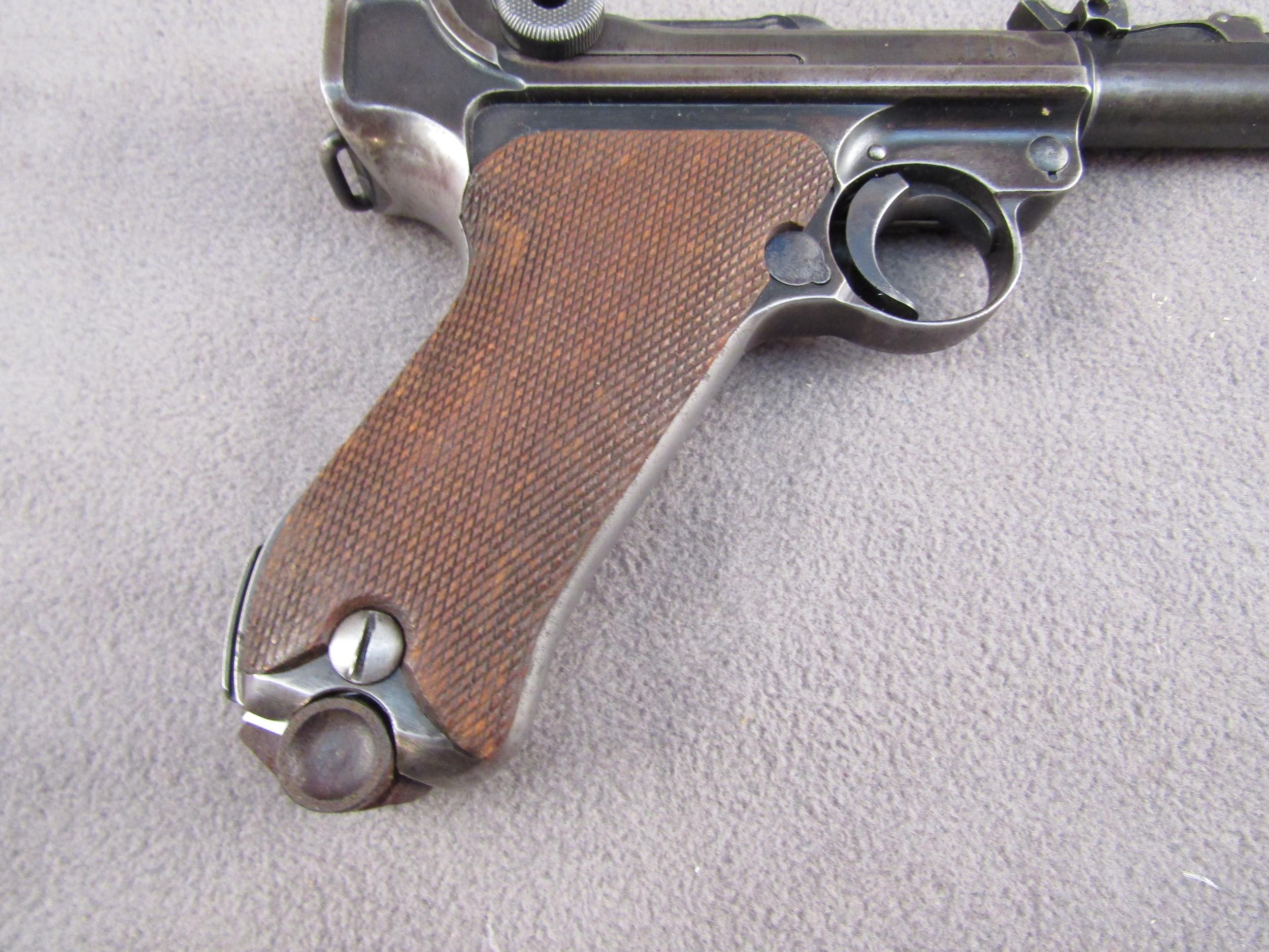 handgun: DWM MANUFACTURED ARTILLERY LUGER, 9MM SEMI AUTO PISTOL, S#3781L