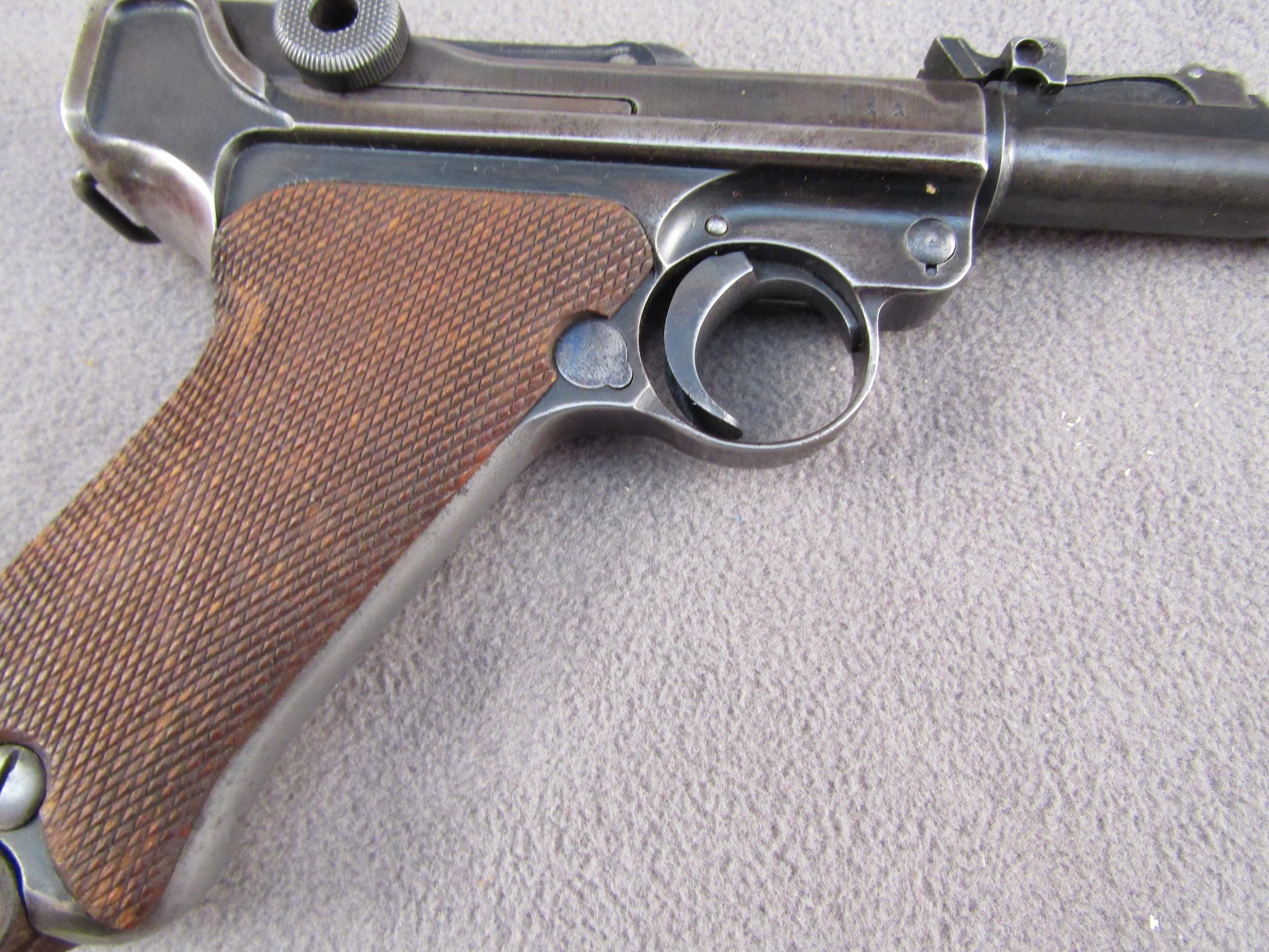 handgun: DWM MANUFACTURED ARTILLERY LUGER, 9MM SEMI AUTO PISTOL, S#3781L