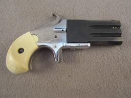 handgun: CDM Model Derringer, Revolver, .22, 2 shot, 2.5" barrel, S#L001002