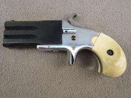 handgun: CDM Model Derringer, Revolver, .22, 2 shot, 2.5" barrel, S#L001002