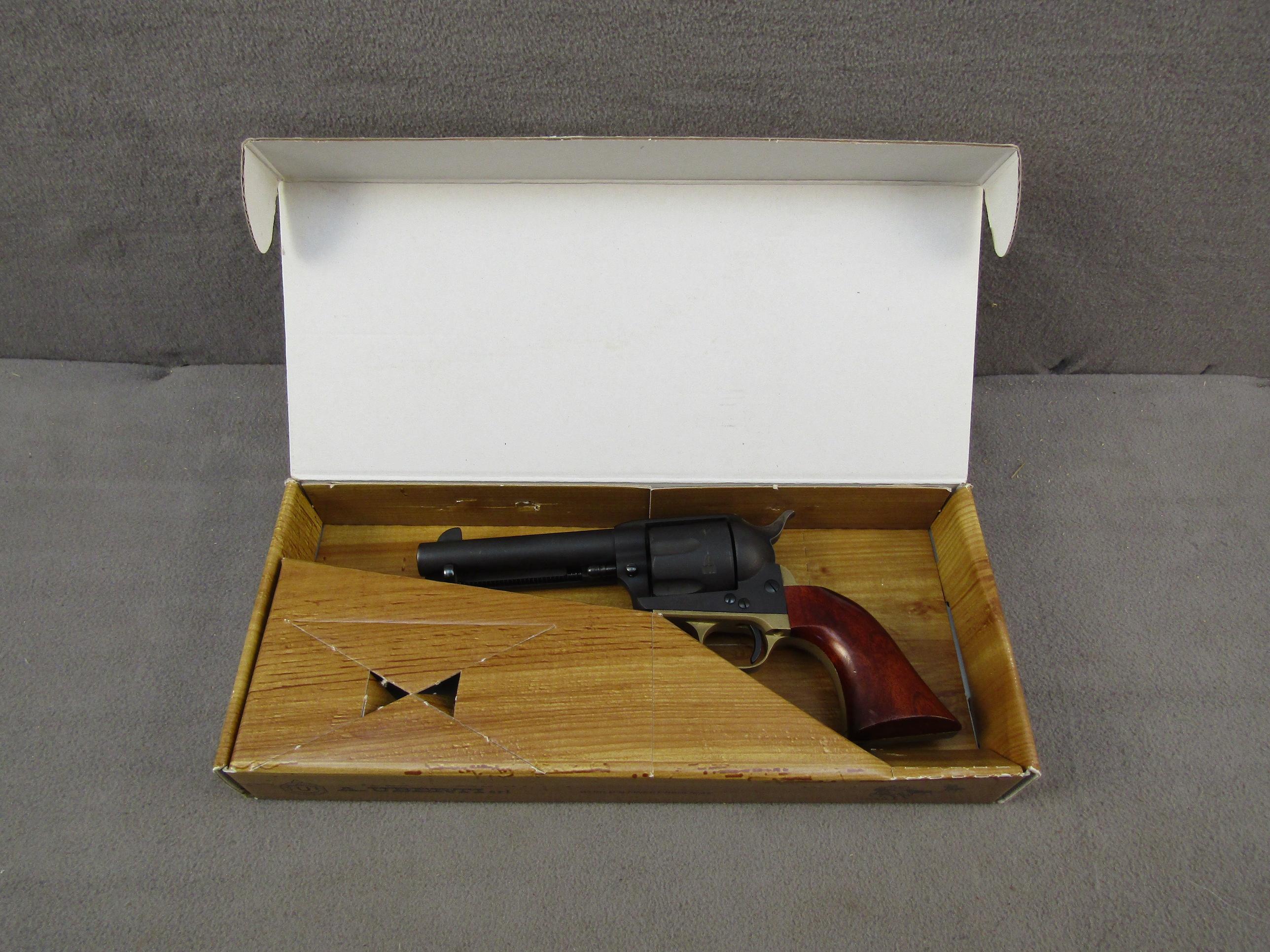 handgun: UBERTI Model S.A. Cattlemen, Revolver, .45LC, 6 shot, 4.75" barrel, S#129543