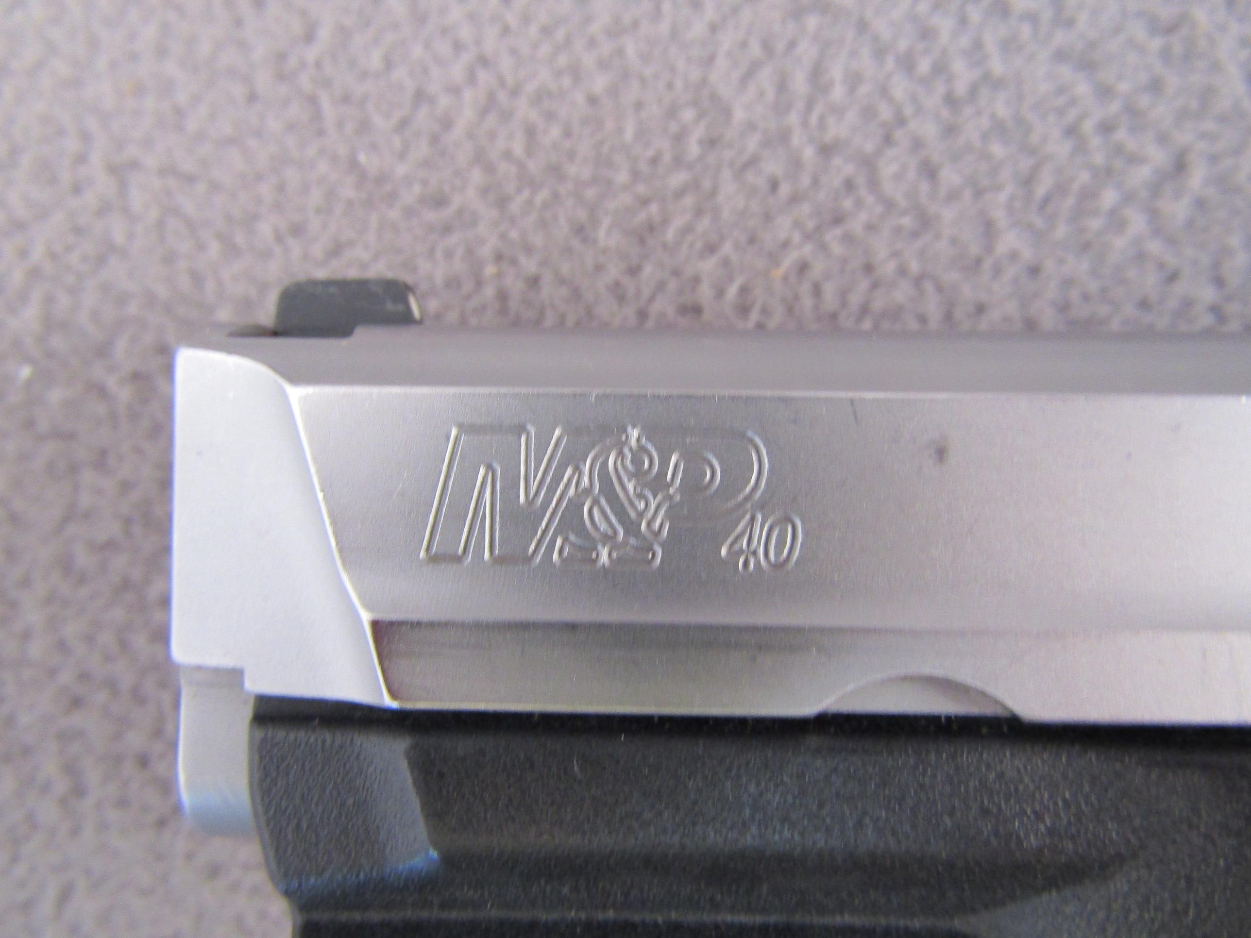 handgun: S&W Model M&P 40, Semi-Auto Pistol, .40, 15 shot, 4" barrel, S#HAM3264