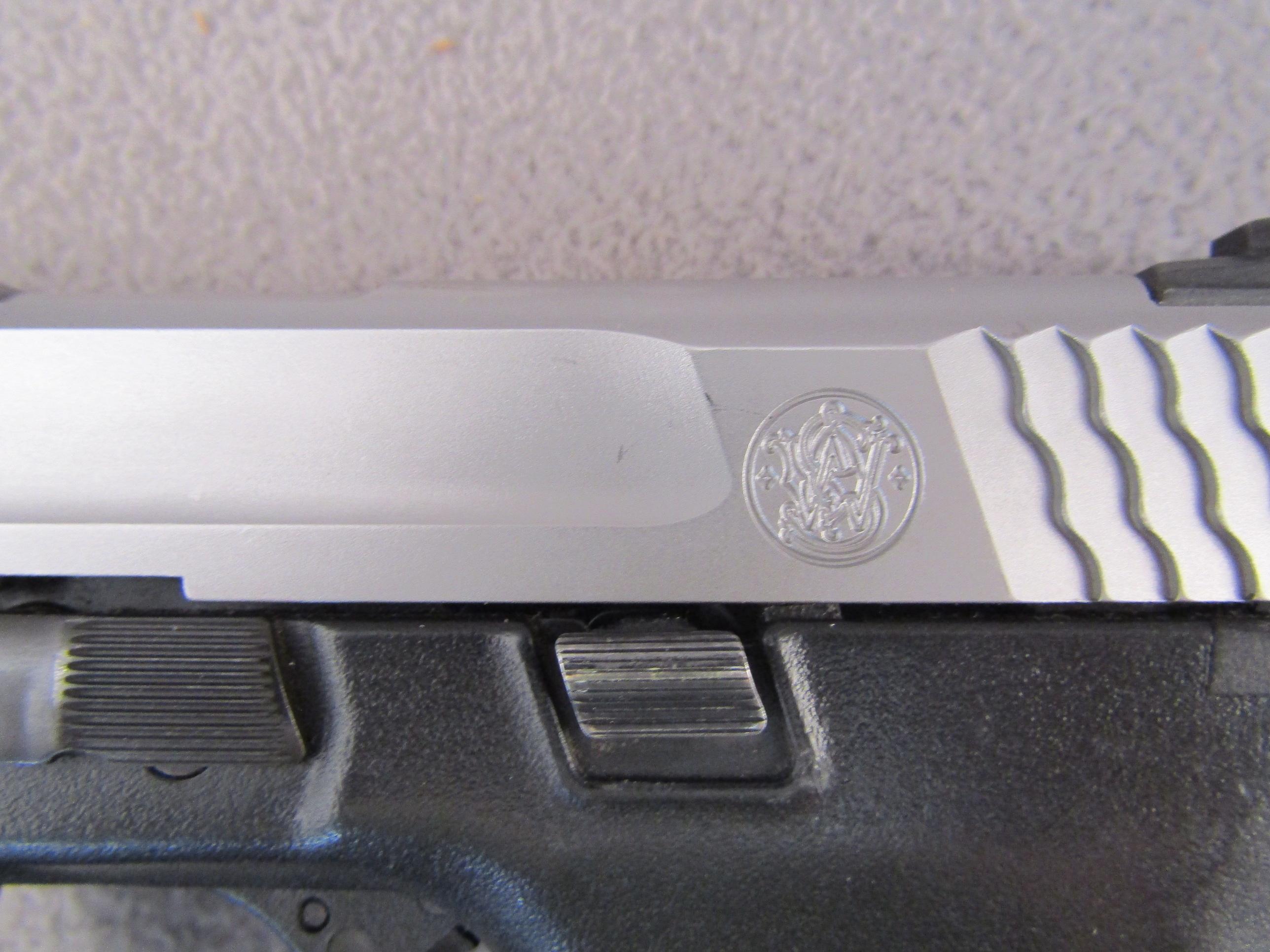handgun: S&W Model M&P 40, Semi-Auto Pistol, .40, 15 shot, 4" barrel, S#HAM3264