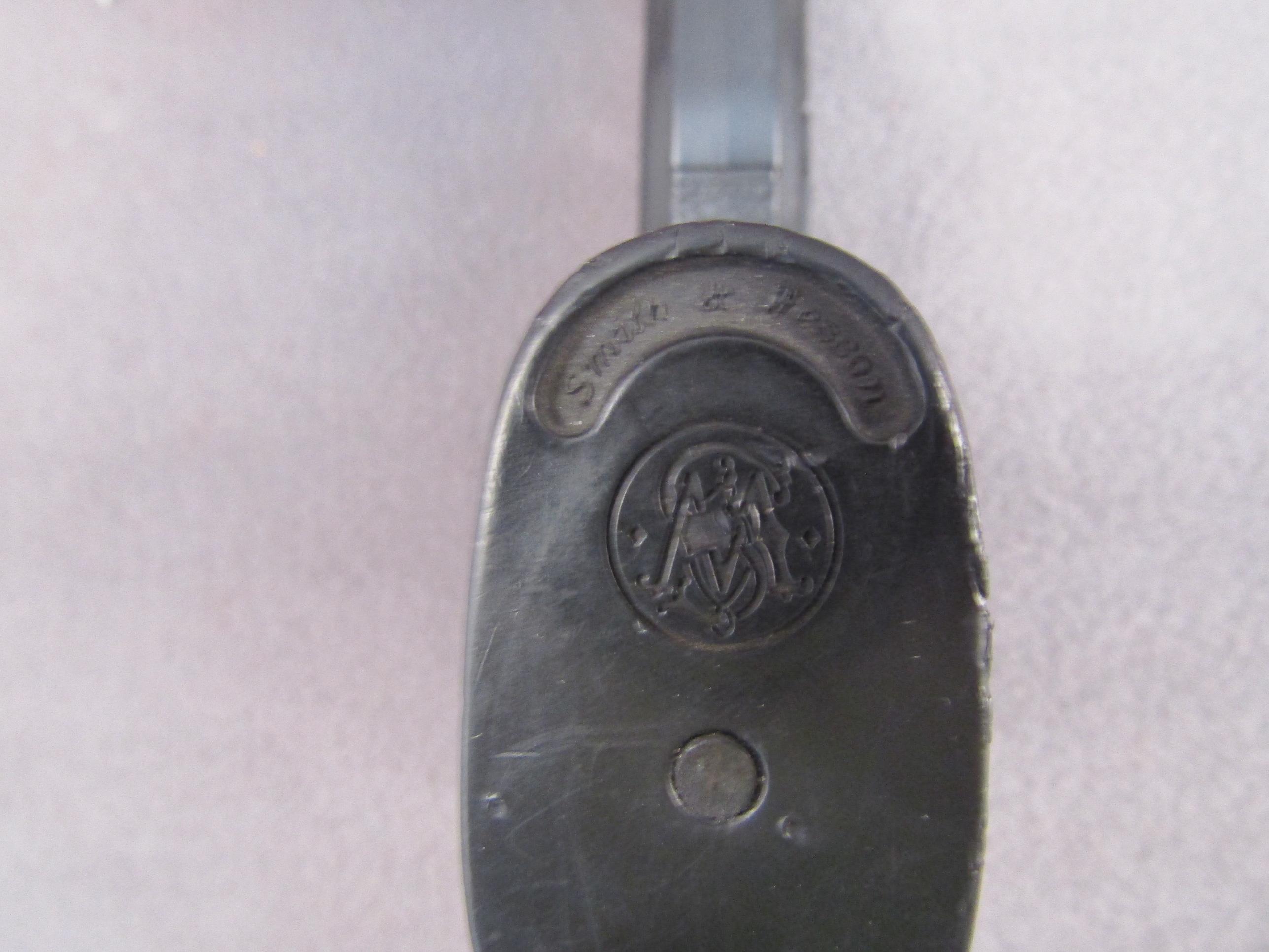 handgun: S&W Model M&P 40, Semi-Auto Pistol, .40, 15 shot, 4" barrel, S#HAM3264