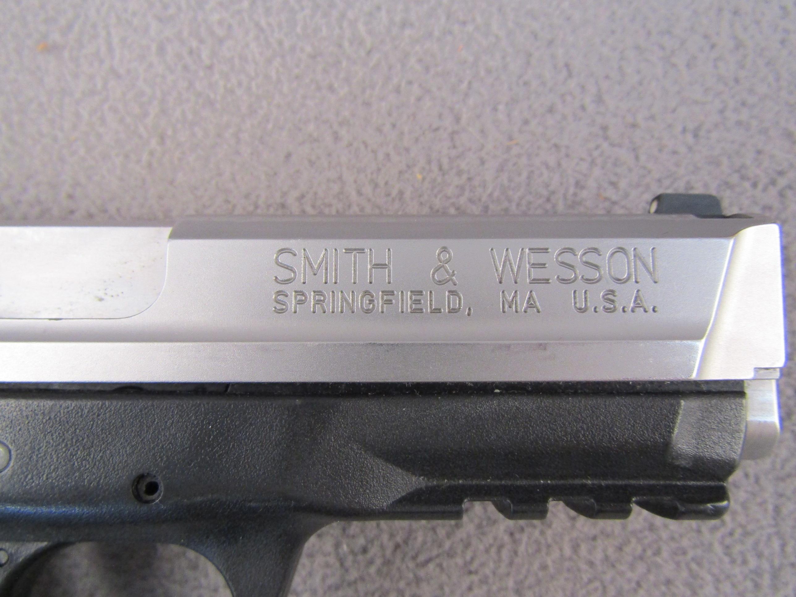 handgun: S&W Model M&P 40, Semi-Auto Pistol, .40, 15 shot, 4" barrel, S#HAM3264