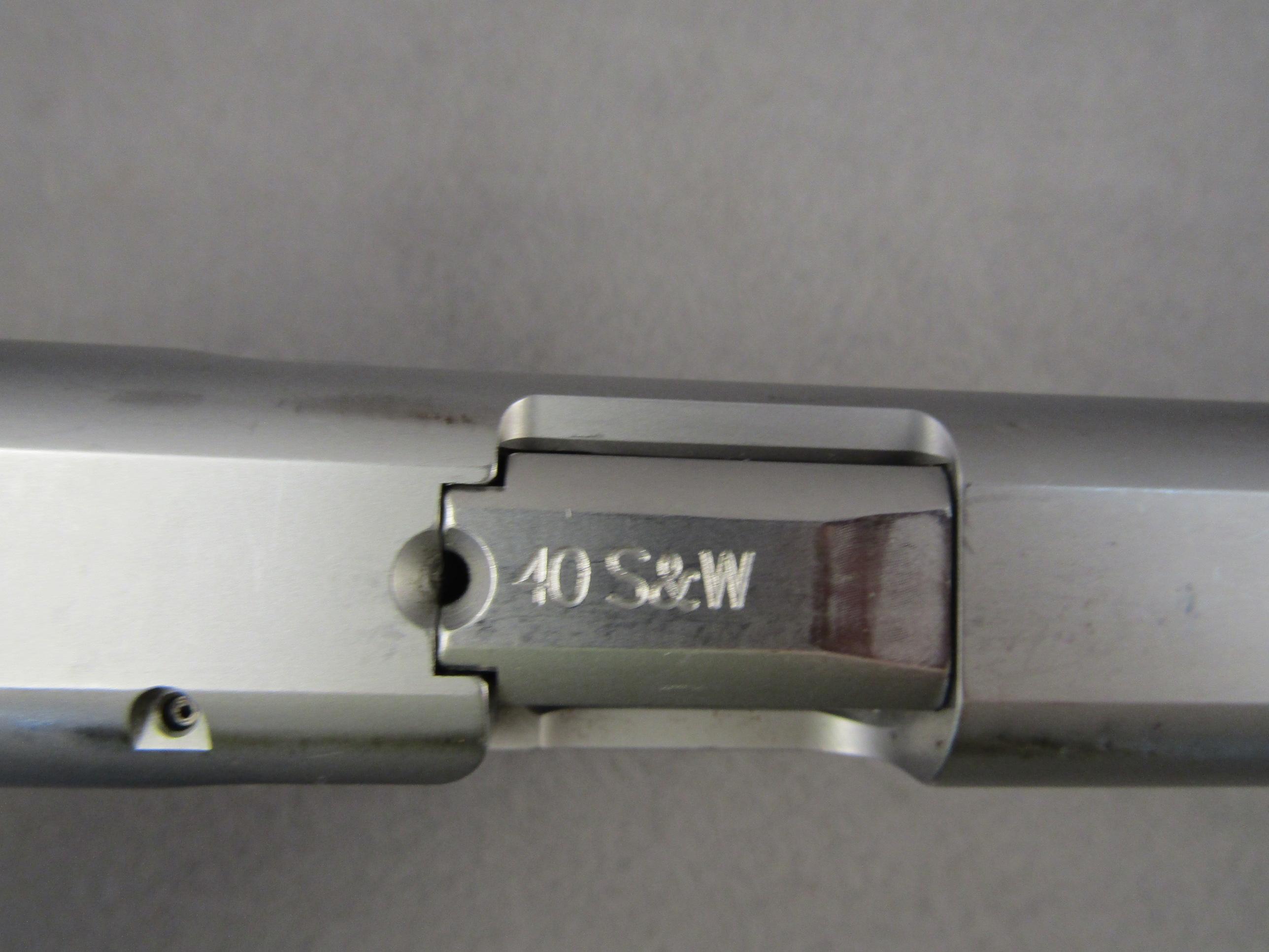 handgun: S&W Model M&P 40, Semi-Auto Pistol, .40, 15 shot, 4" barrel, S#HAM3264
