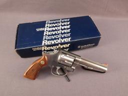 handgun: S&W Model 63, Revolver, .22LR, 6 shot, 4.5" barrel, S#M197164