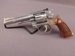 handgun: S&W Model 63, Revolver, .22LR, 6 shot, 4.5" barrel, S#M197164