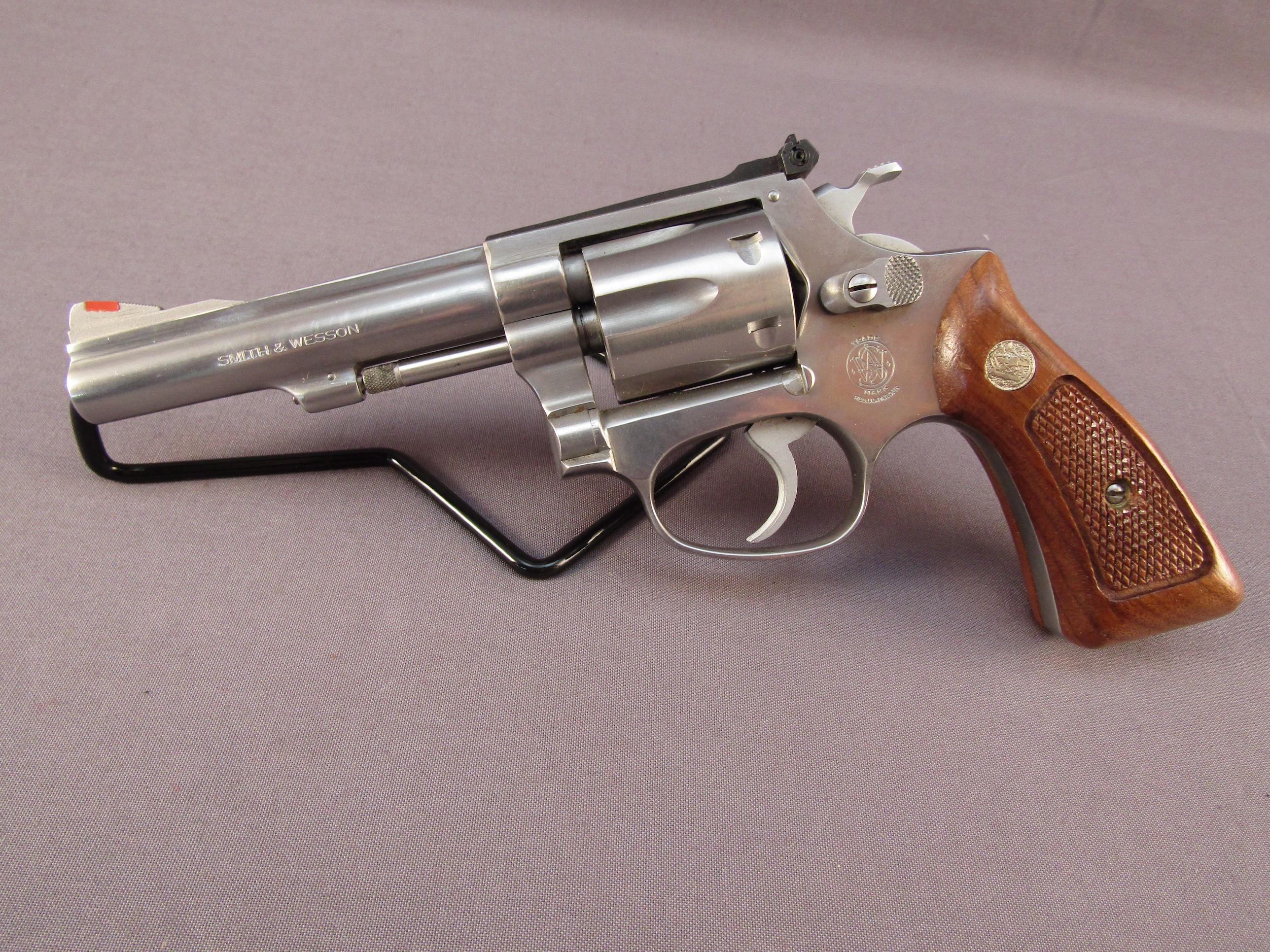handgun: S&W Model 63, Revolver, .22LR, 6 shot, 4.5" barrel, S#M197164