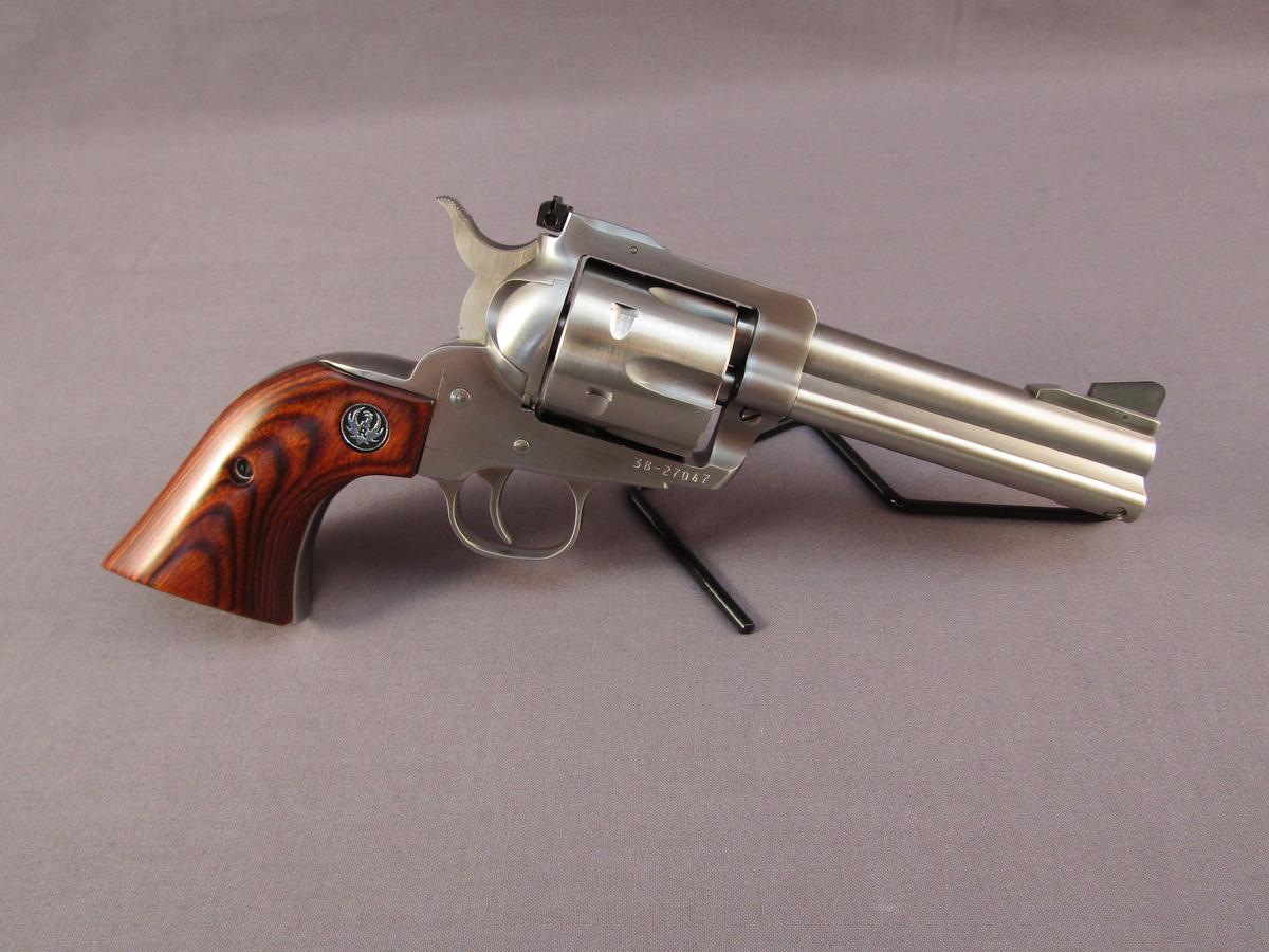 handgun: RUGER New Model Blackhawk, Revolver, .357mag, 6 shot, 4.5" barrel, S#38-27047