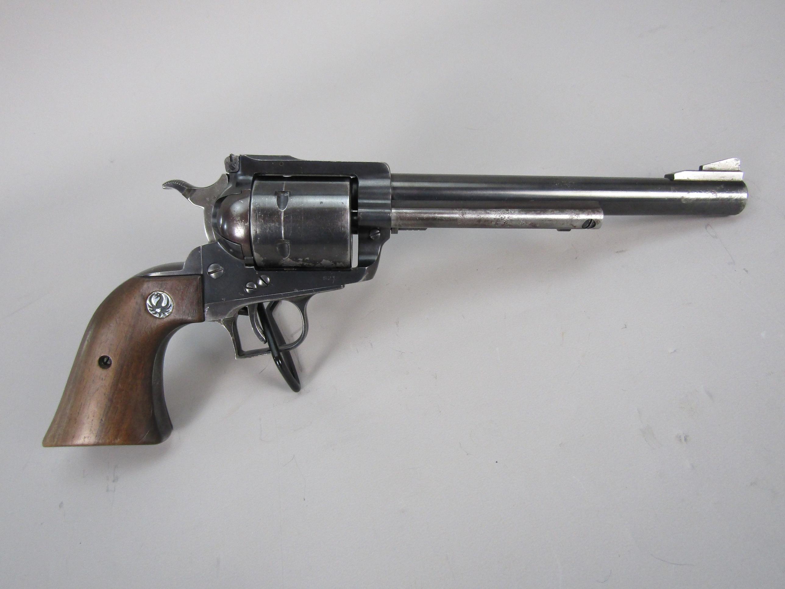 handgun: RUGER Model Super Blackhawk, Revolver, .44Mag, 6 shot, 7 1/2" barrel, 13" overall, S#821