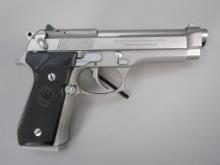 handgun: BERETTA Model 92 FS, Semi-Auto Pistol, 9mm, 15 shot, 4 3/4" bbl, 8 1/2" overall, S#L077762