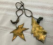 2 Metal Gold Leaves