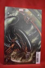 ALIEN #1 | 1ST ALIEN SERIES PUBLISHED BY MARVEL - 1ST ALPHA ALIEN - RON LIM VARIANT