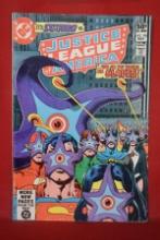 JUSTICE LEAGUE #190 | KEY CLASSIC BRIAN BOLLAND COVER FEATURING STARRO!