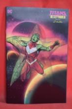 TITANS: BEAST WORLD #1 | PREMIERE ISSUE - CROSSOVER EVENT | CLAYTON HENRY LENTICULAR VARIANT
