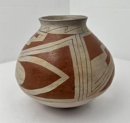 Gloria Hernandez Mata Ortiz Pottery Pot Vase
