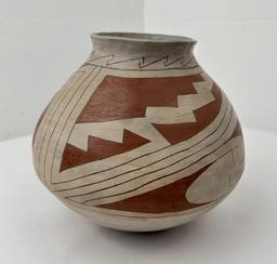 Gloria Hernandez Mata Ortiz Pottery Pot Vase