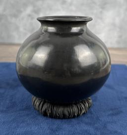 Mata Ortiz Black Pot