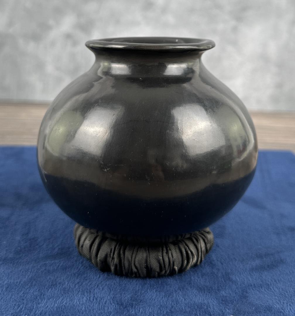 Mata Ortiz Black Pot