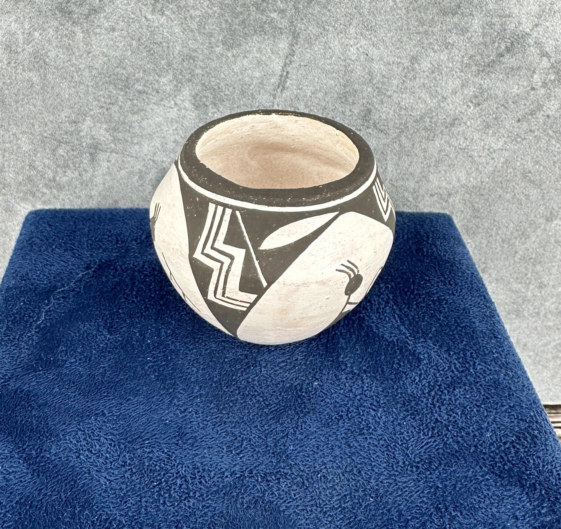 Mary Lewis Acoma Pueblo Indian Pot