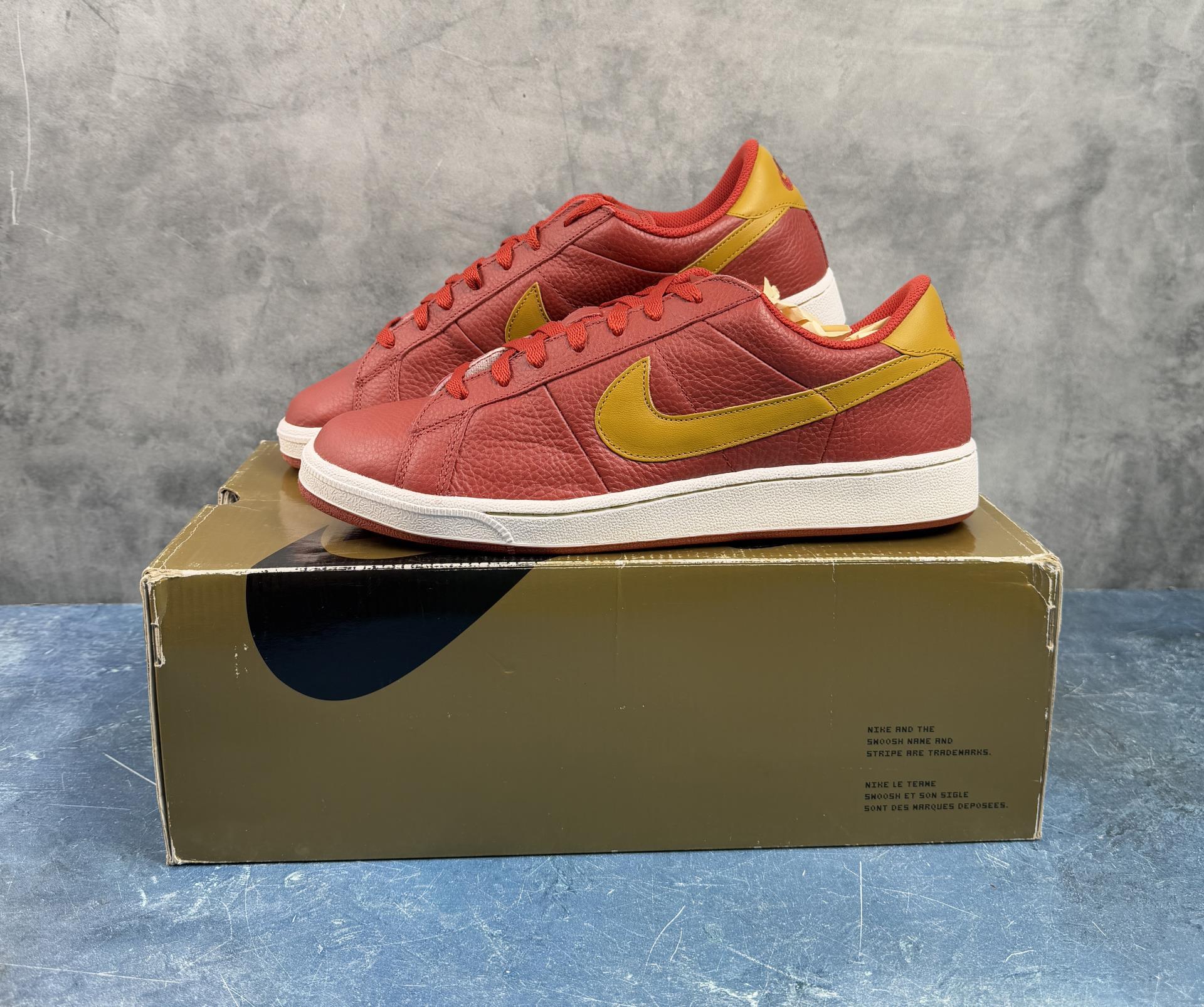 Nike Air Classic SB 310704-671 Size 12 New in Box