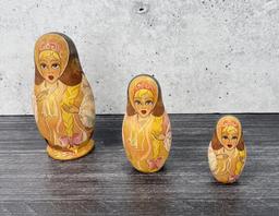 Traditional Russian Matryoshka Nesting Doll Set