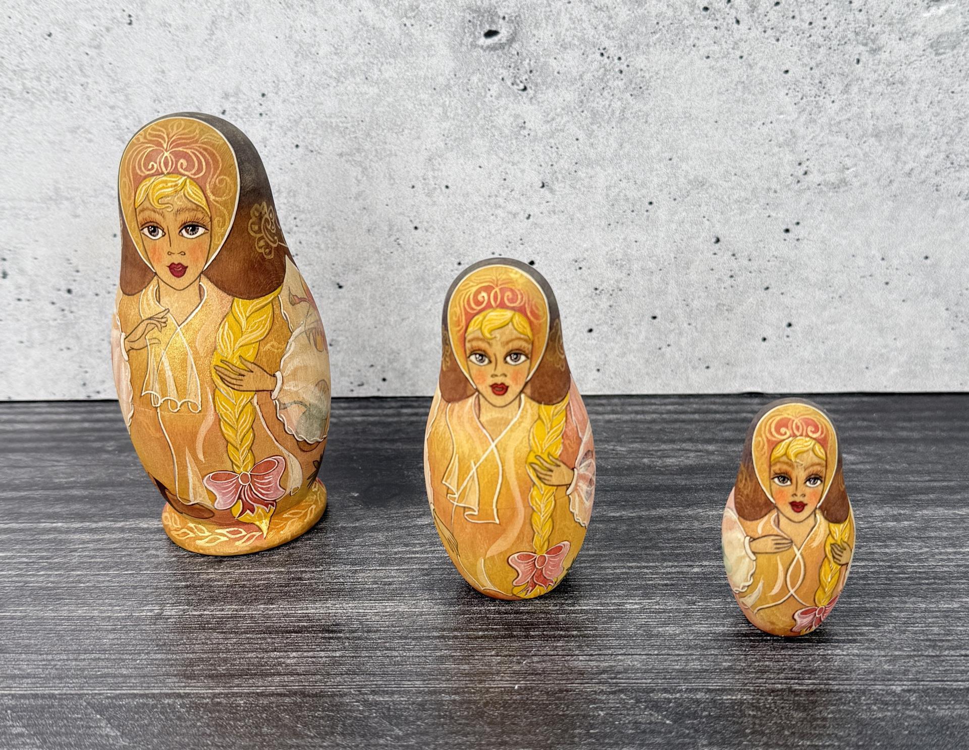 Traditional Russian Matryoshka Nesting Doll Set