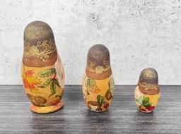 Traditional Russian Matryoshka Nesting Doll Set