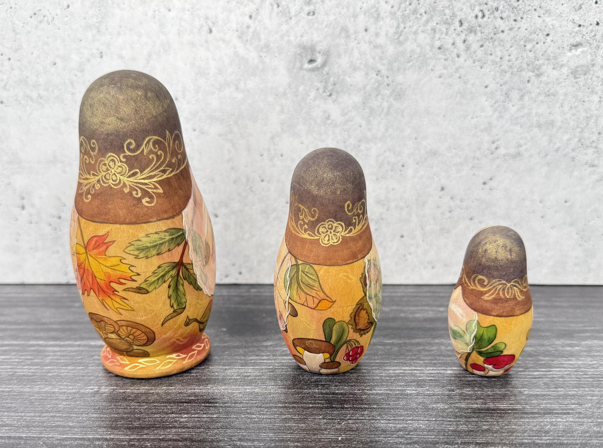 Traditional Russian Matryoshka Nesting Doll Set
