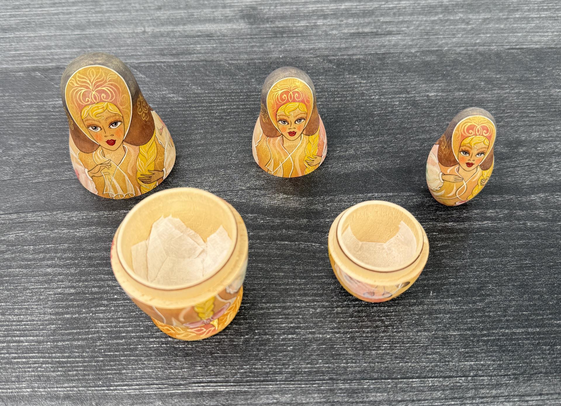 Traditional Russian Matryoshka Nesting Doll Set