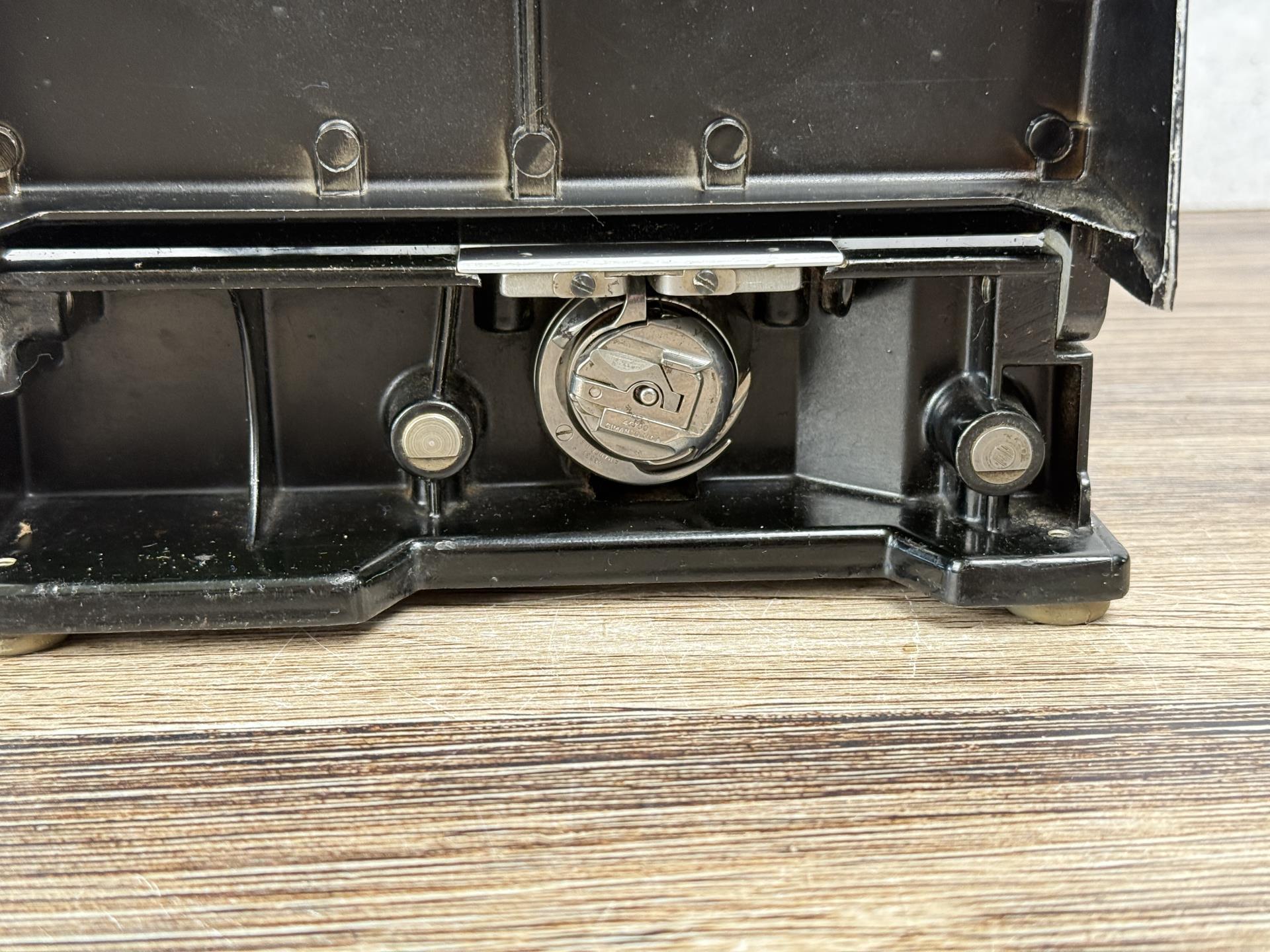 Singer 221 Featherweight Sewing Machine