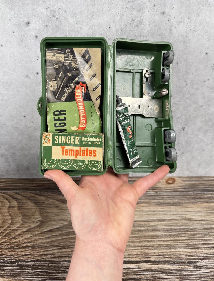 Singer 221 Featherweight Sewing Machine